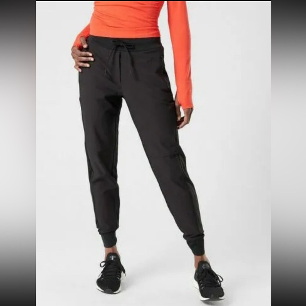 Athleta Headlands Hybrid Tech Jogger pants in black, size 12